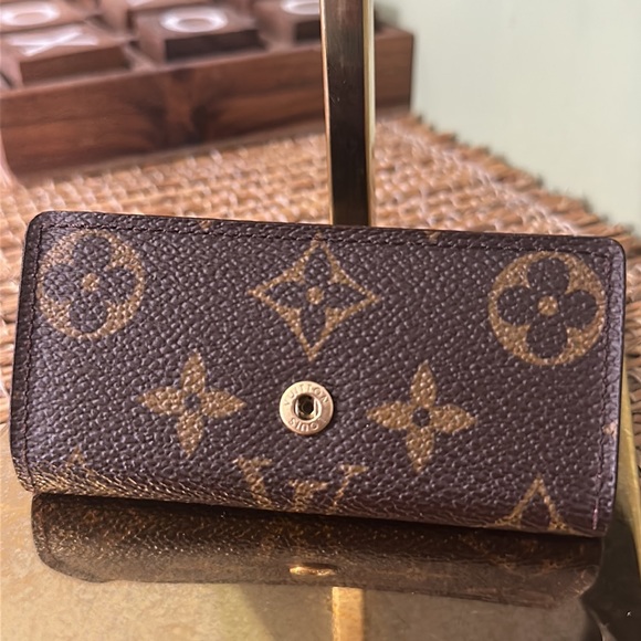 Louis Vuitton 4 ring key fob (TH0030) - Picture 12 of 12